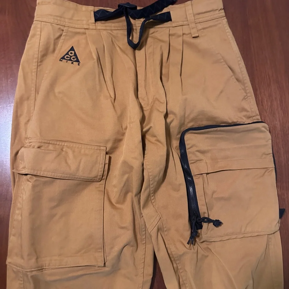 Nike ACG Cargo Pants - Picture 2 of 4